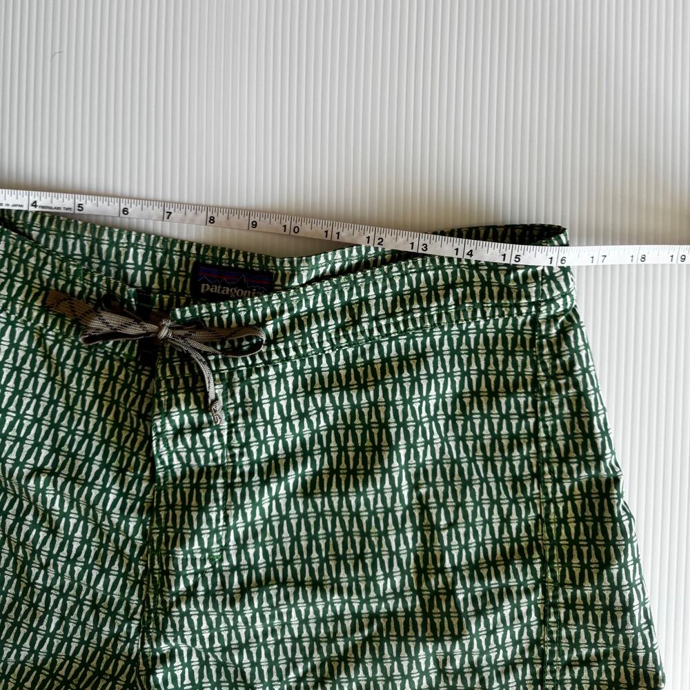 Patagonia Board Shorts Men’s 33 Green Geometric Surf Swim Beach Quick Dry - Picture 15 of 16